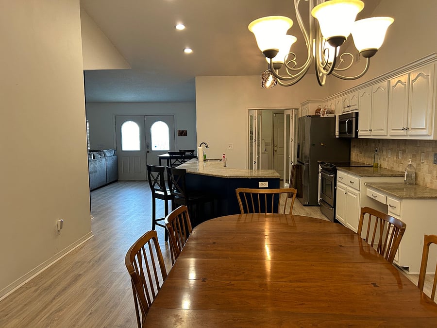 Main House - Dining/Kitchen
