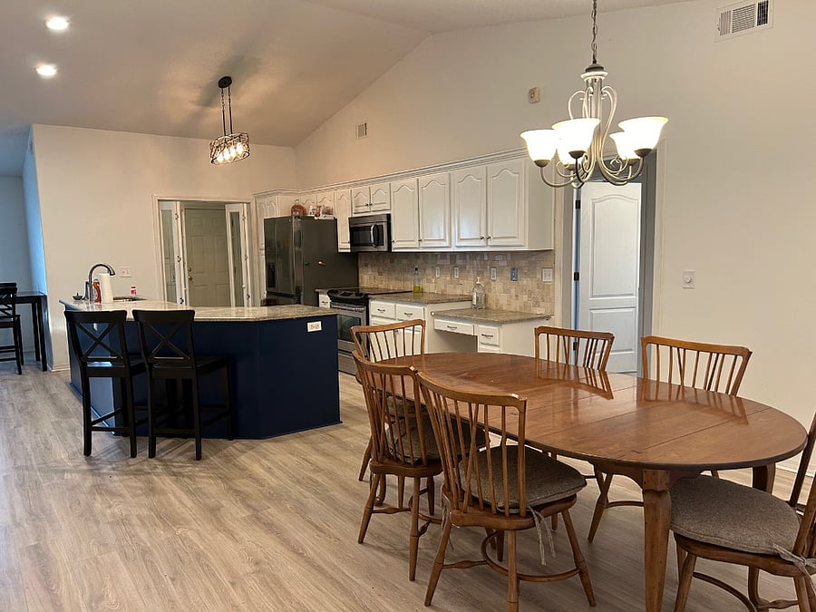 Main House - Dining/Kitchen