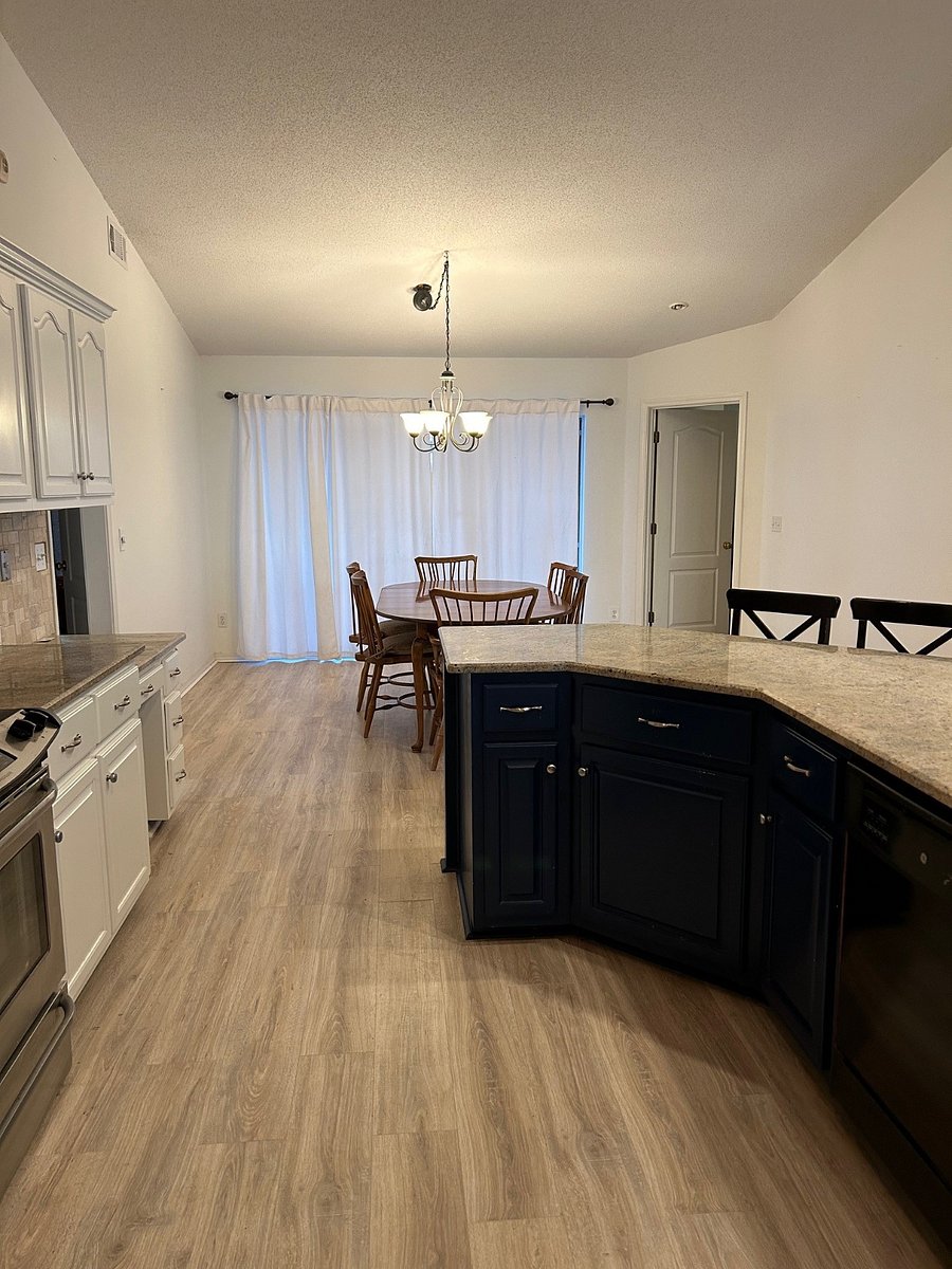 Main House - Kitchen/Dining