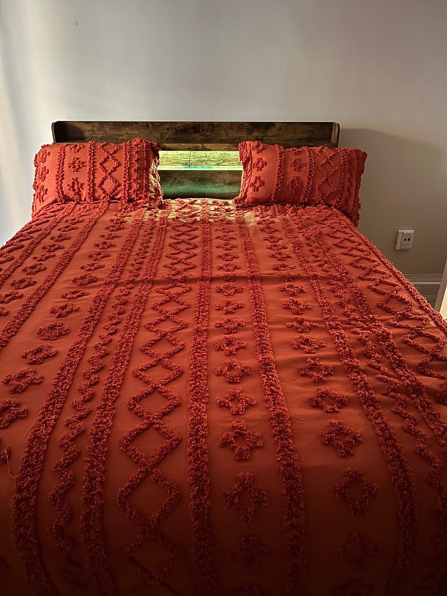 Main House - Bedroom 2