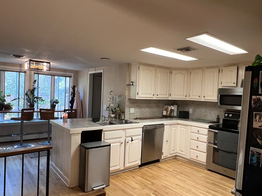 Full kitchen
