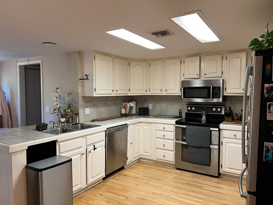 Full kitchen