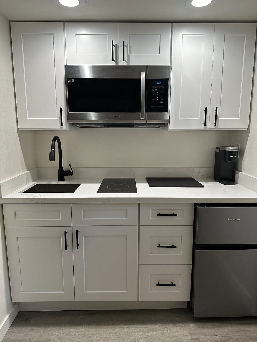 Sink, small cook top, microwave and studio fridge. Diu