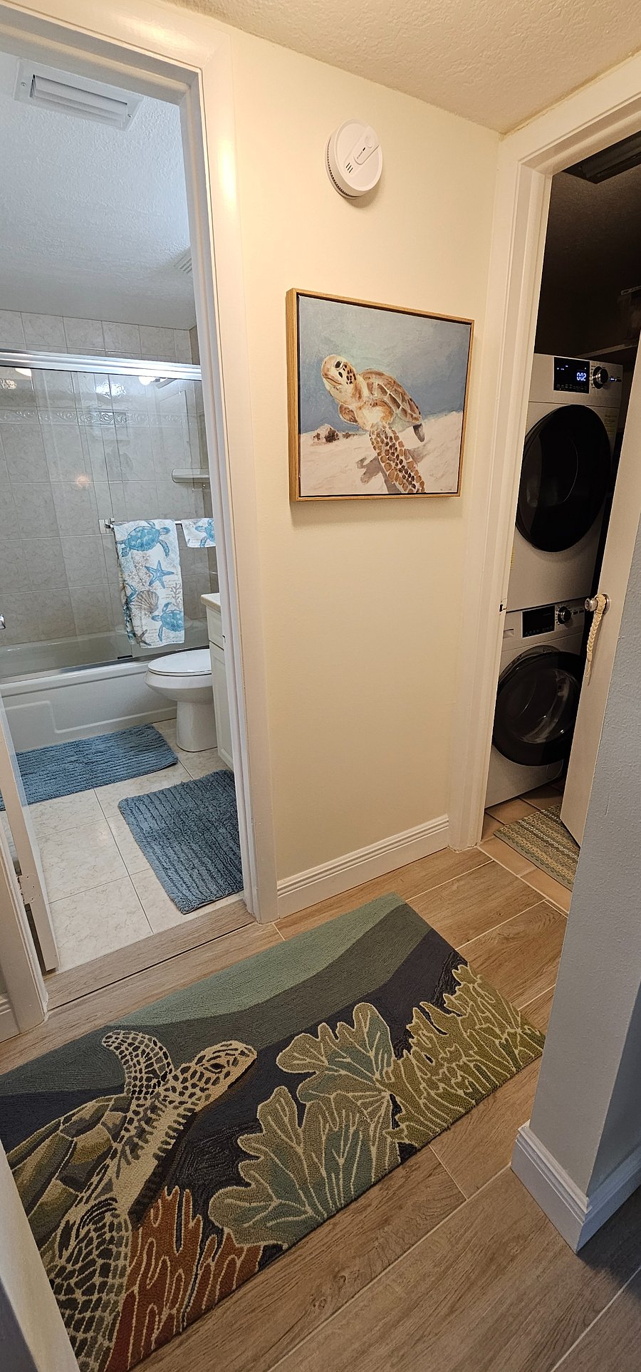 Utility room with washer/dryer