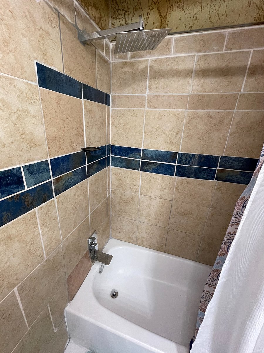 Tub and Rainshower