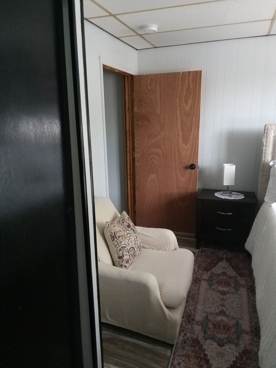 Main Bedroom entry