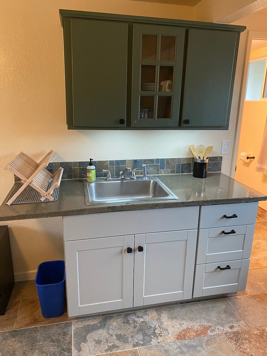 Kitchen countertop and sink