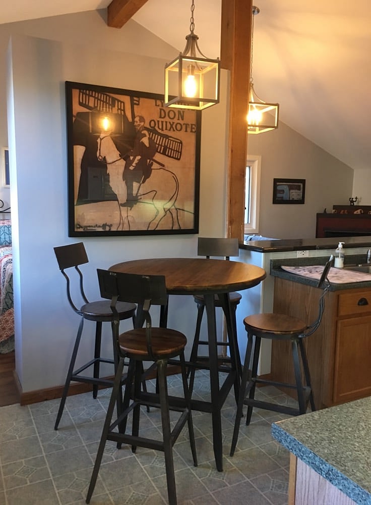 Eat-in kitchen with pub table and 4 stools. Stools can also be used at bar.
