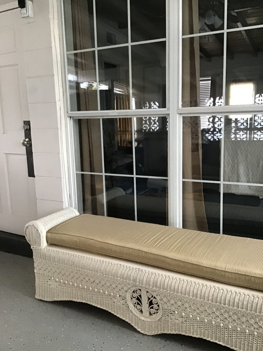 Lanai entry into front door