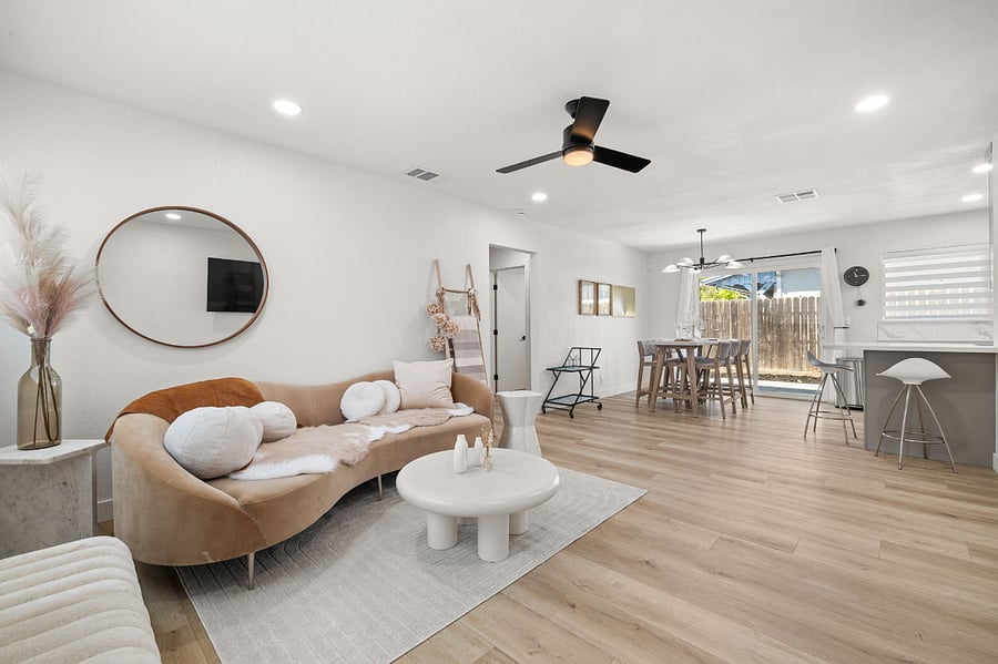 Spacious and modern living room w/ 58" Smart TV w/ Netflix, Google, YoutubeTV, and more.