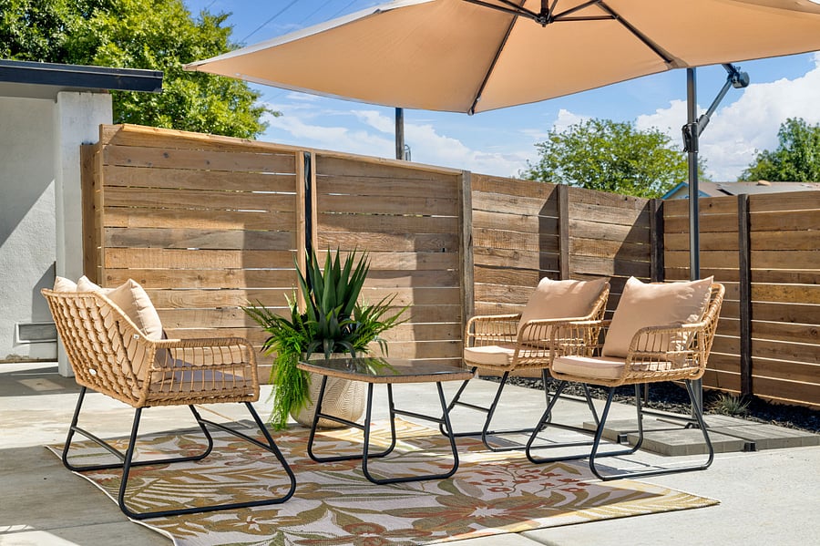 Front patio w/ outdoor seating and umbrella.