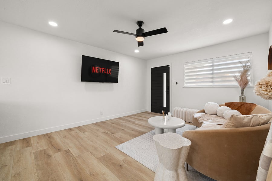 Spacious and modern living room w/ 58" Smart TV w/ Netflix, Google, YoutubeTV, and more.