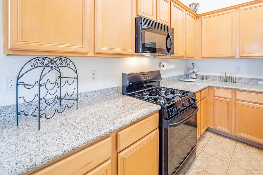 Kitchen with Full Gas Stove/oven/Microwave