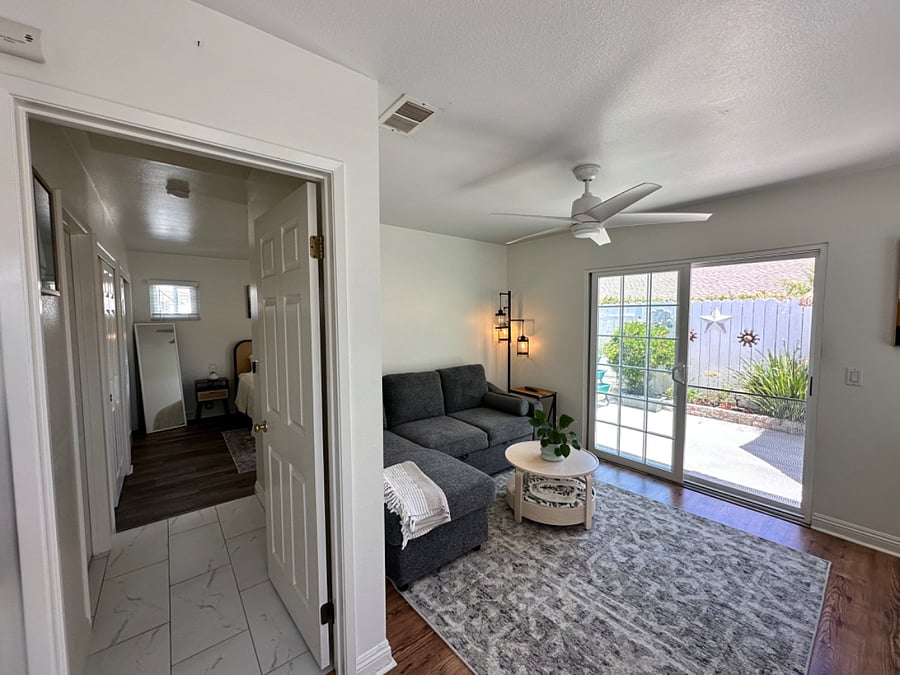 Entry to the bedroom 