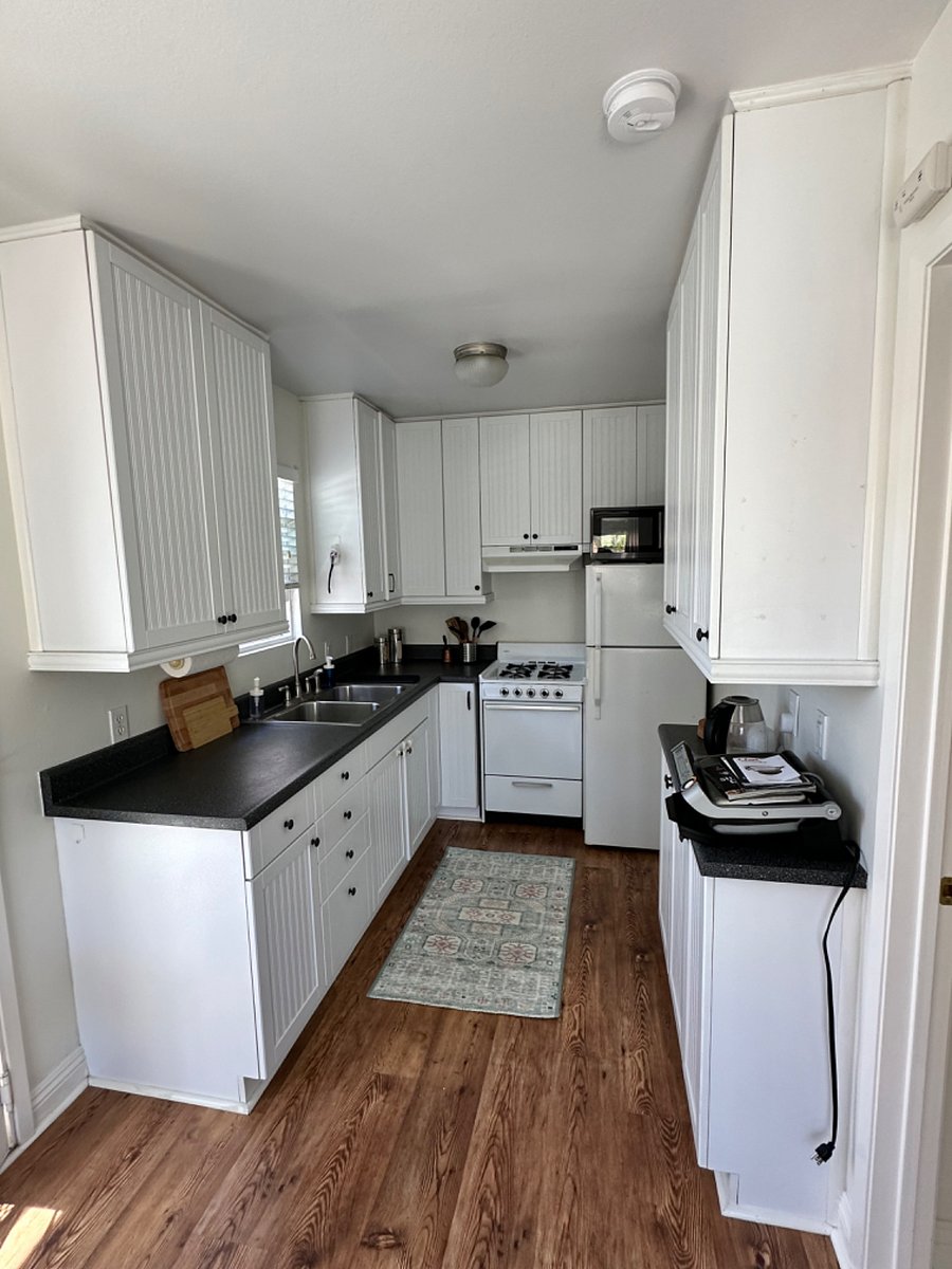 Kitchen that has all essentials