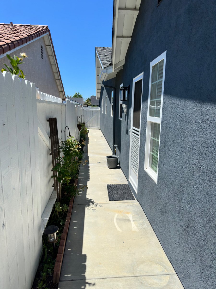 Private entrance. 
