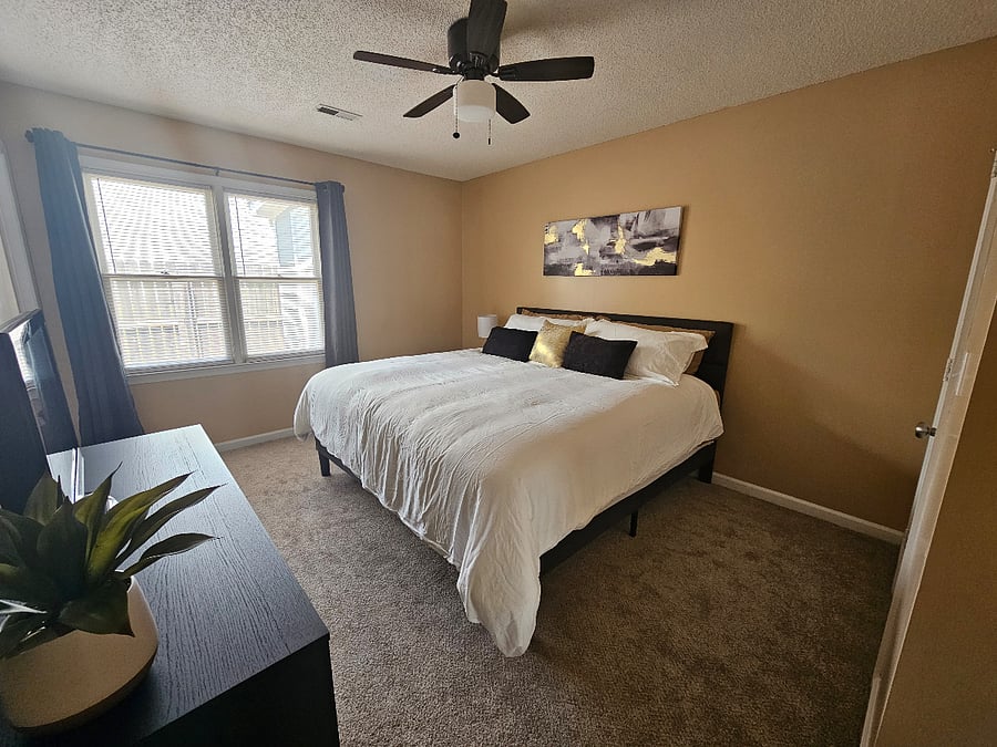 Master Bedroom/King Size Bed
