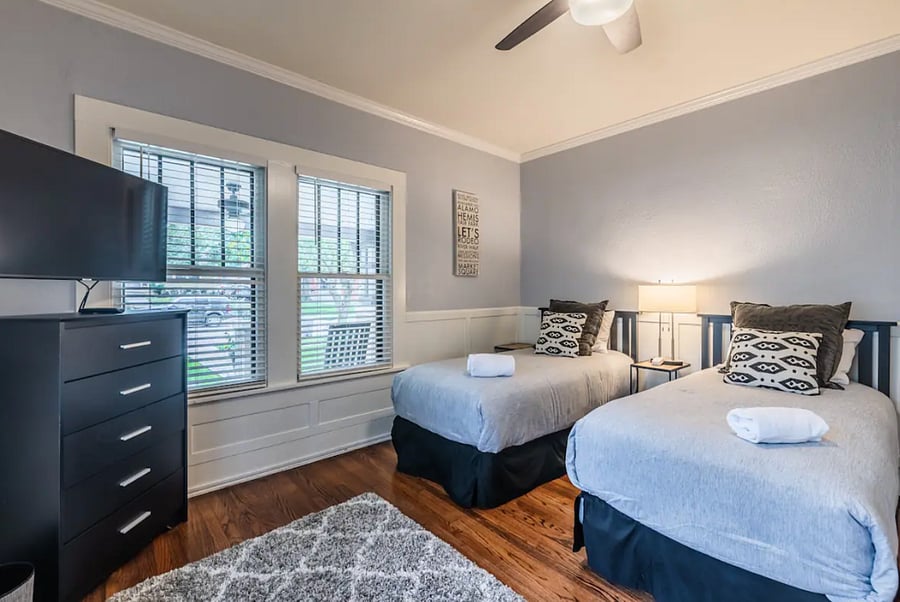 Second bedroom with two twin beds (can be converted to king upon request)