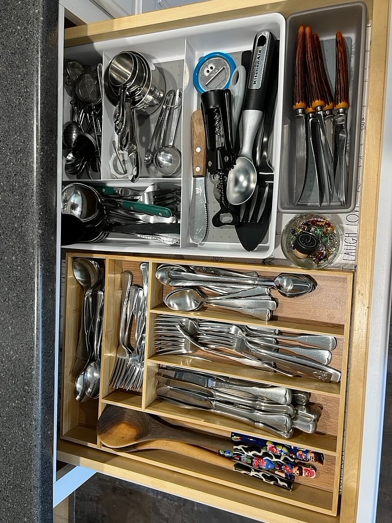 Serving utensils

