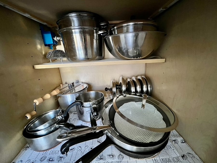 Pots & pans
