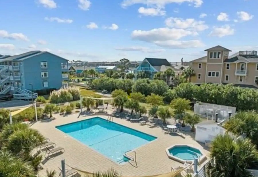Pool / Hot Tub / tennis