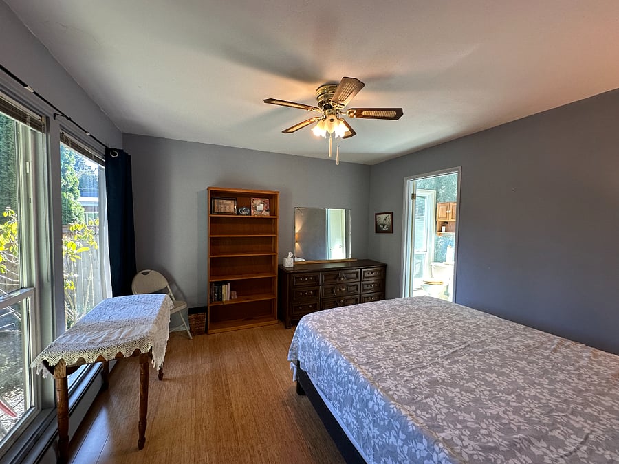 master bedroom ~ your 1st room ~ queen sized bed