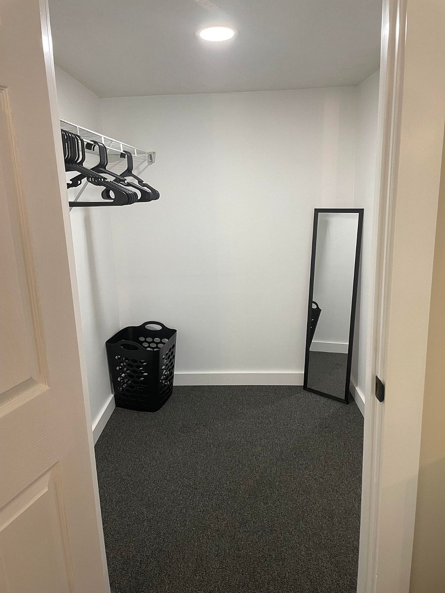 Master Bedroom Walk in closet