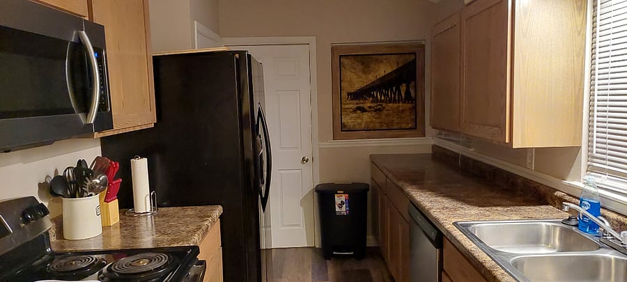 Full kitchen