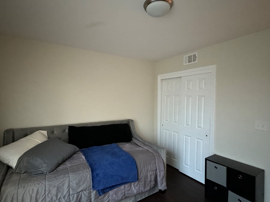 1st bottom floor bedroom 3/3