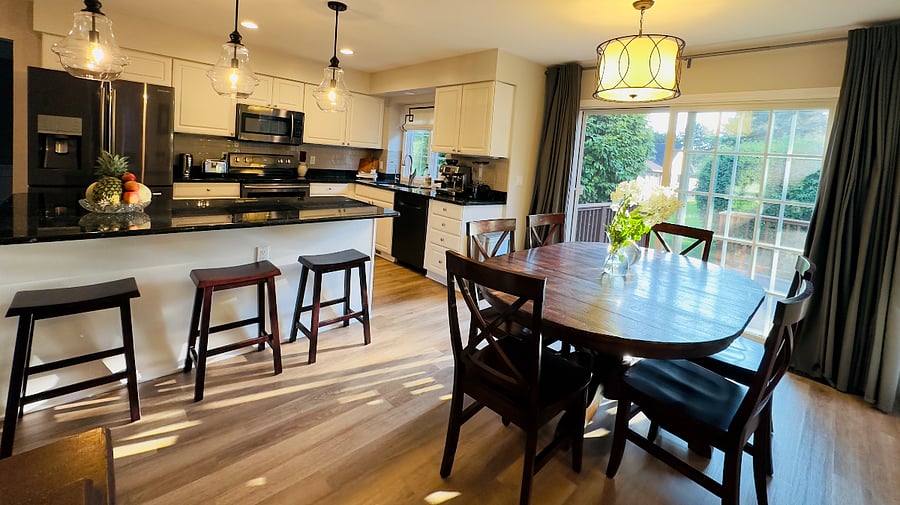 Kitchen & Meals Area