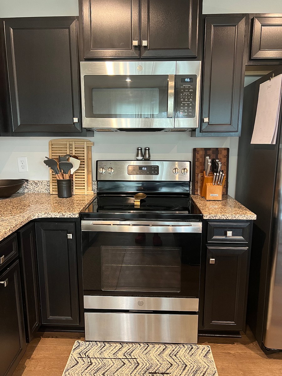 Kitchen - all stainless steel appliances less than 4 years old.