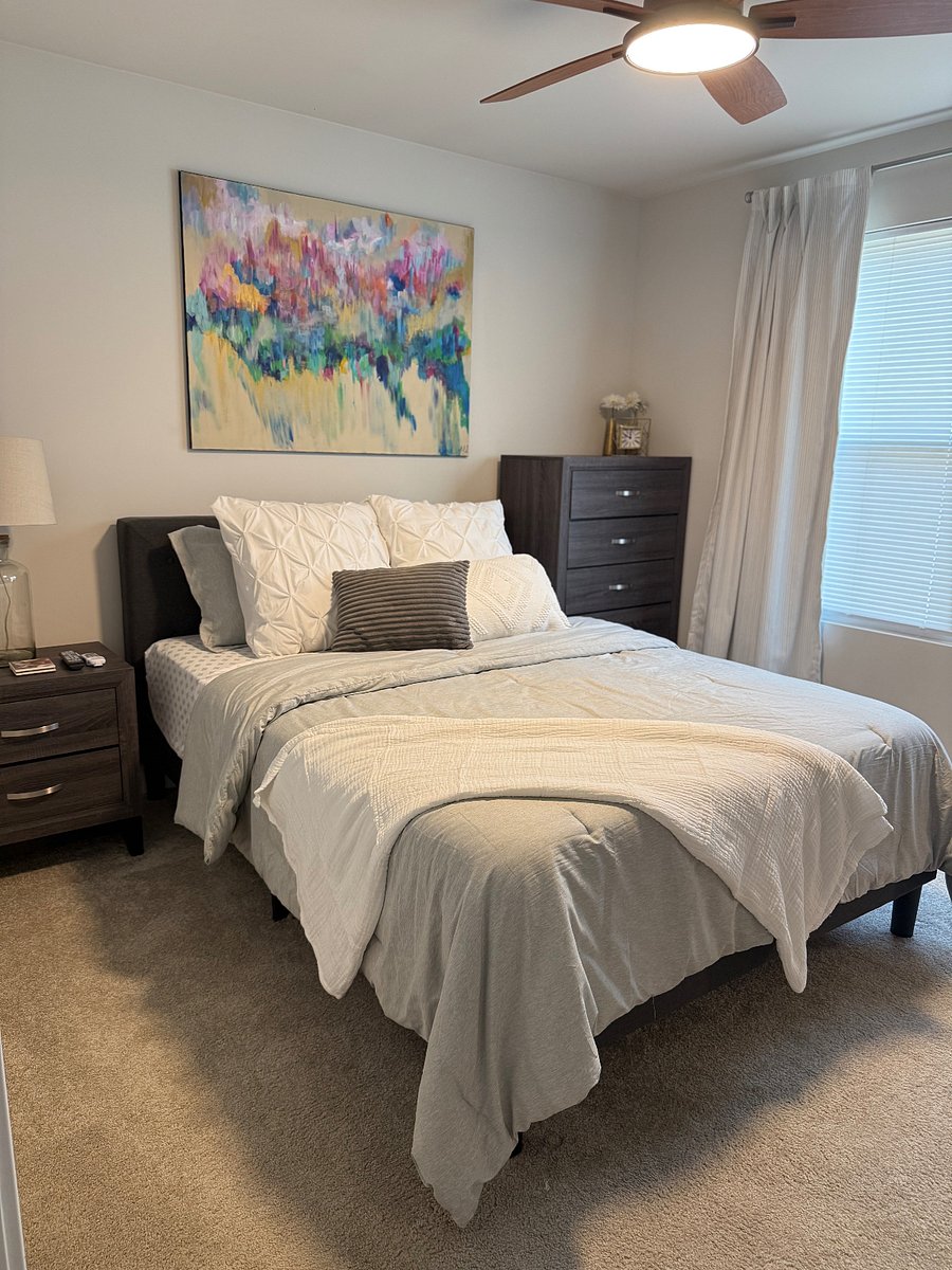 Guest bedroom 1 - queen bed