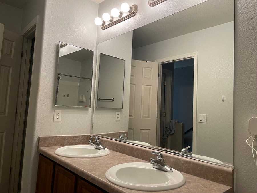 Upstairs Bathroom 