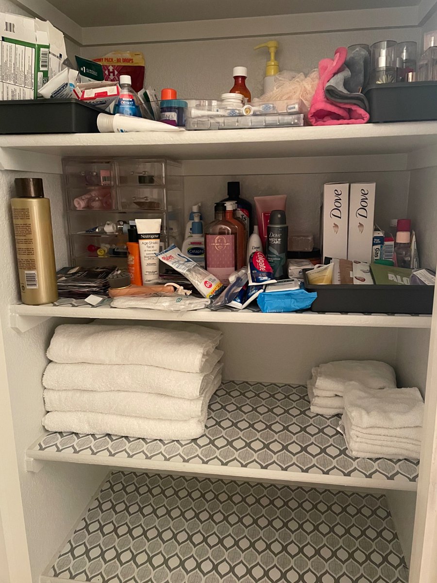 Upstairs Bathroom (Towels and toiletries) 