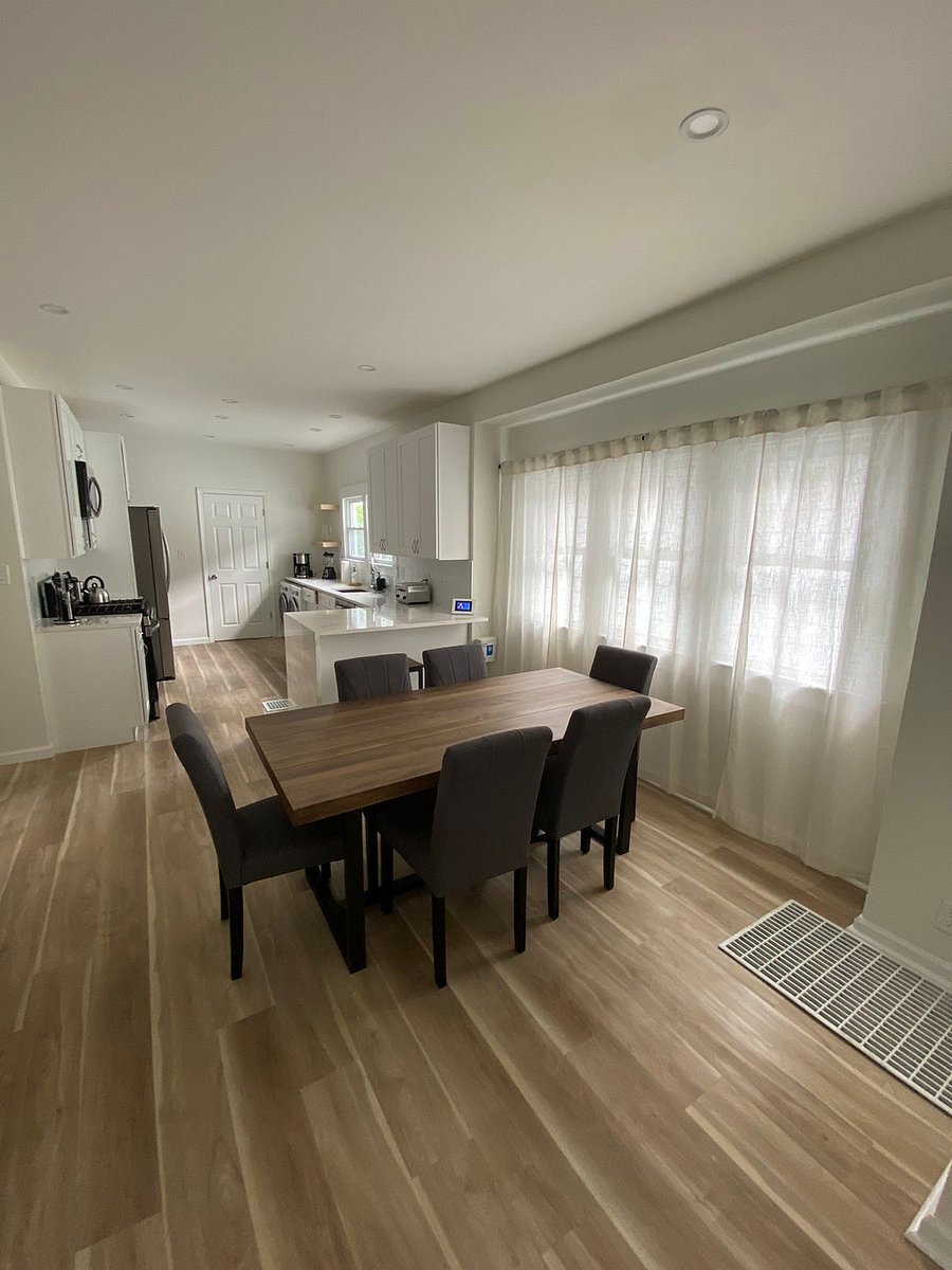 Perfect Dining room to host 6+ people and enjoy diner with family