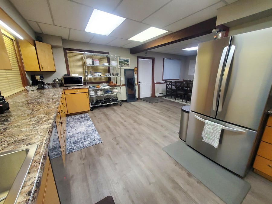 Large Fully Stocked Kitchen