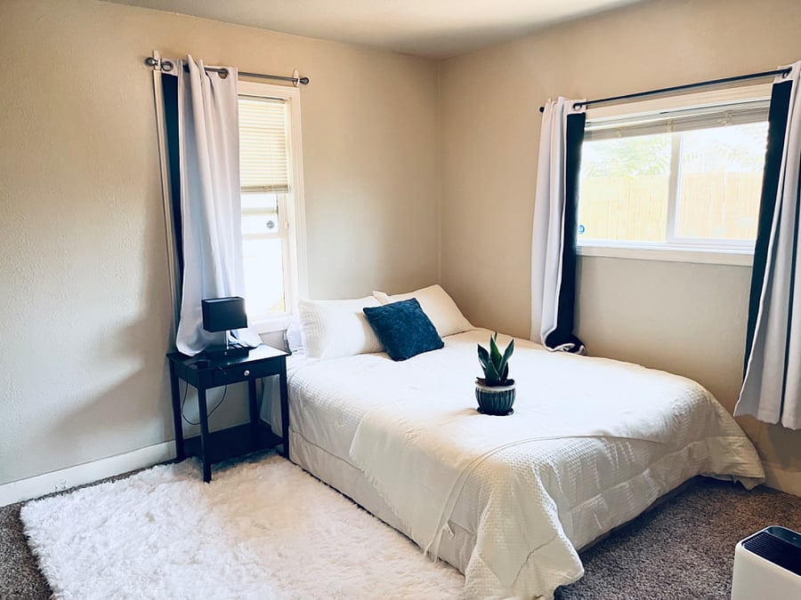 $880 - Private bathroom en-suite