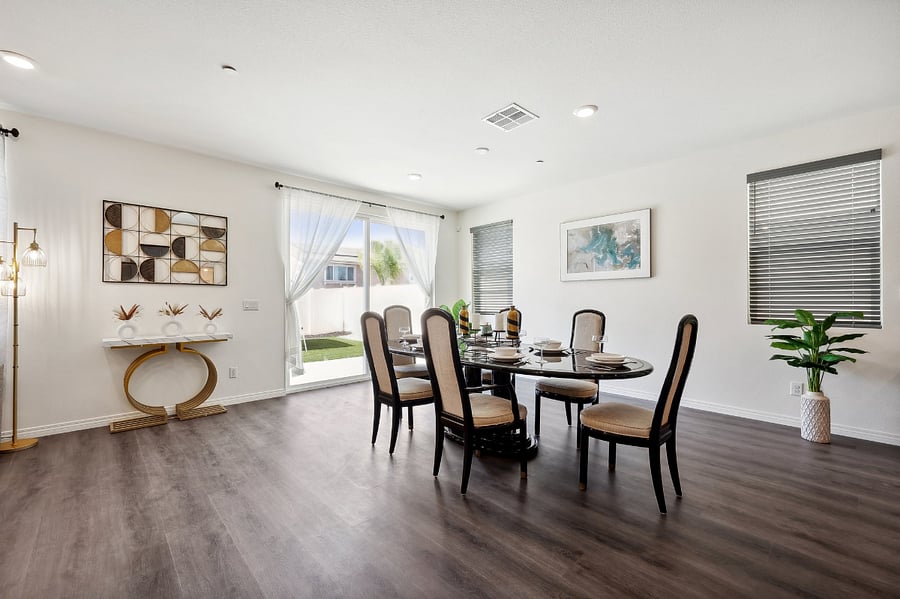 Dine in daylight: a bright and inviting space filled with natural warmth.