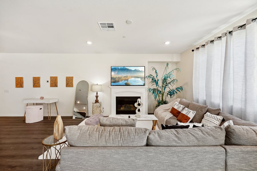 Where comfort meets style! Living is the perfect spot for gatherings and relaxation.