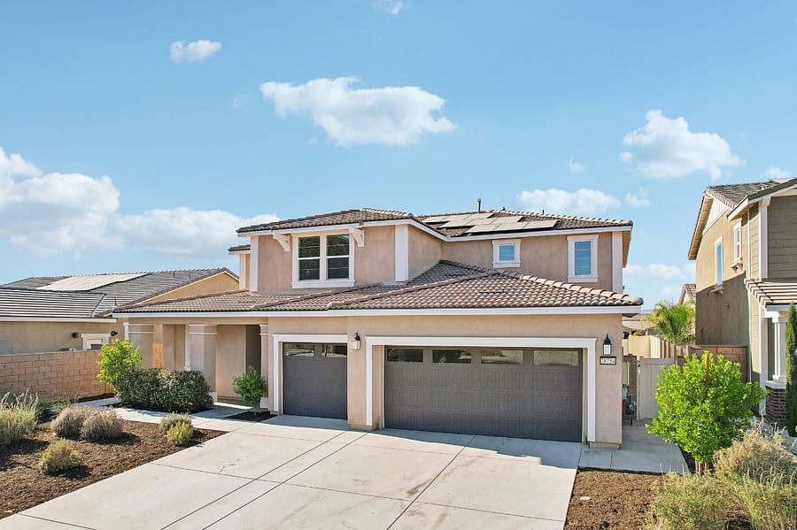 "The neighborhood was very quiet and secluded enough to get to dining and shopping areas. Well worth the stay. Definitely contacting host again." - Arreon
