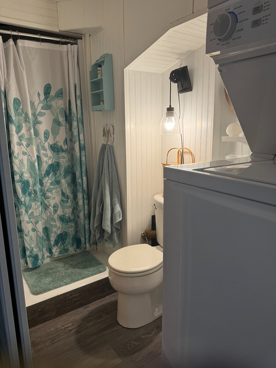 Bathroom/Laundry Room