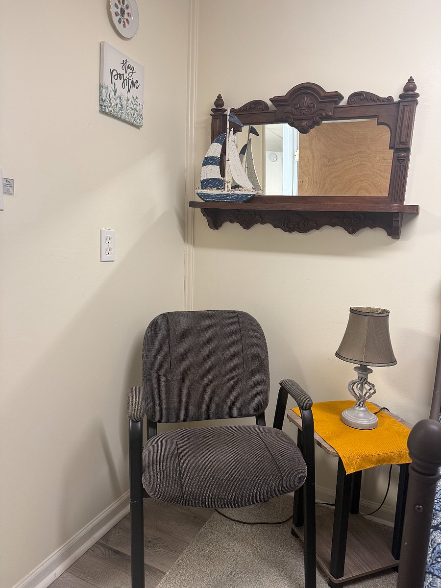 Sitting area in the bedroom with twin-bed.