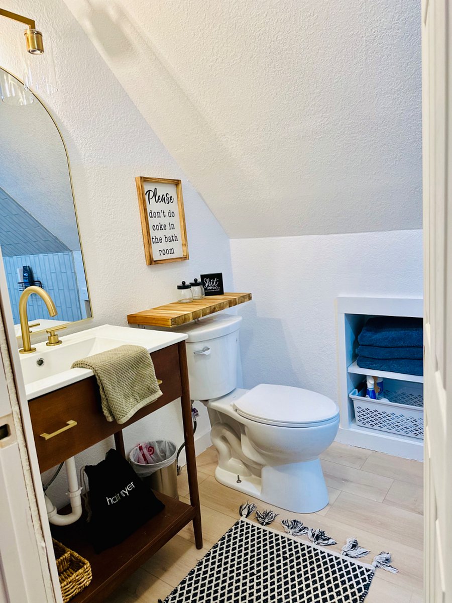 Spacious Bathroom