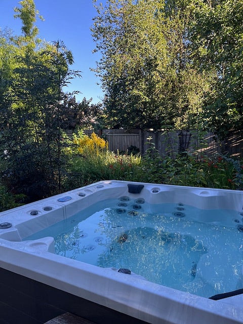 Communal hot tub