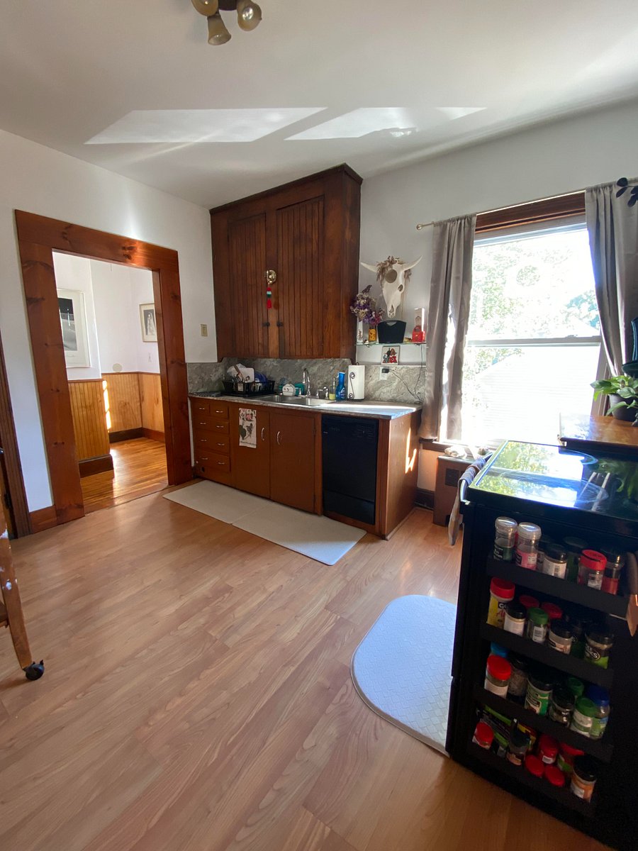 Additional view. I will note, the dishwasher does not work properly and was not included in the description.