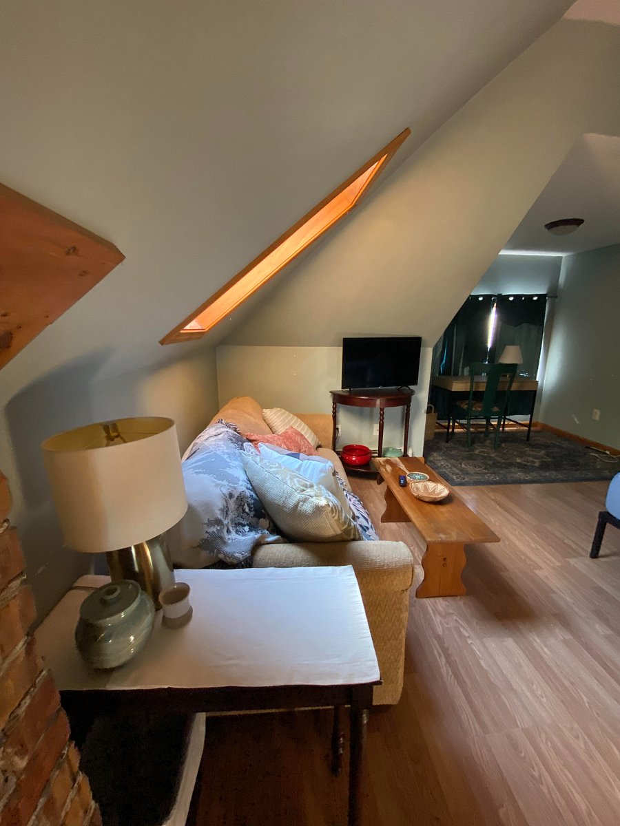 Secondary view with curtains closed of the tv area of the studio efficiency.