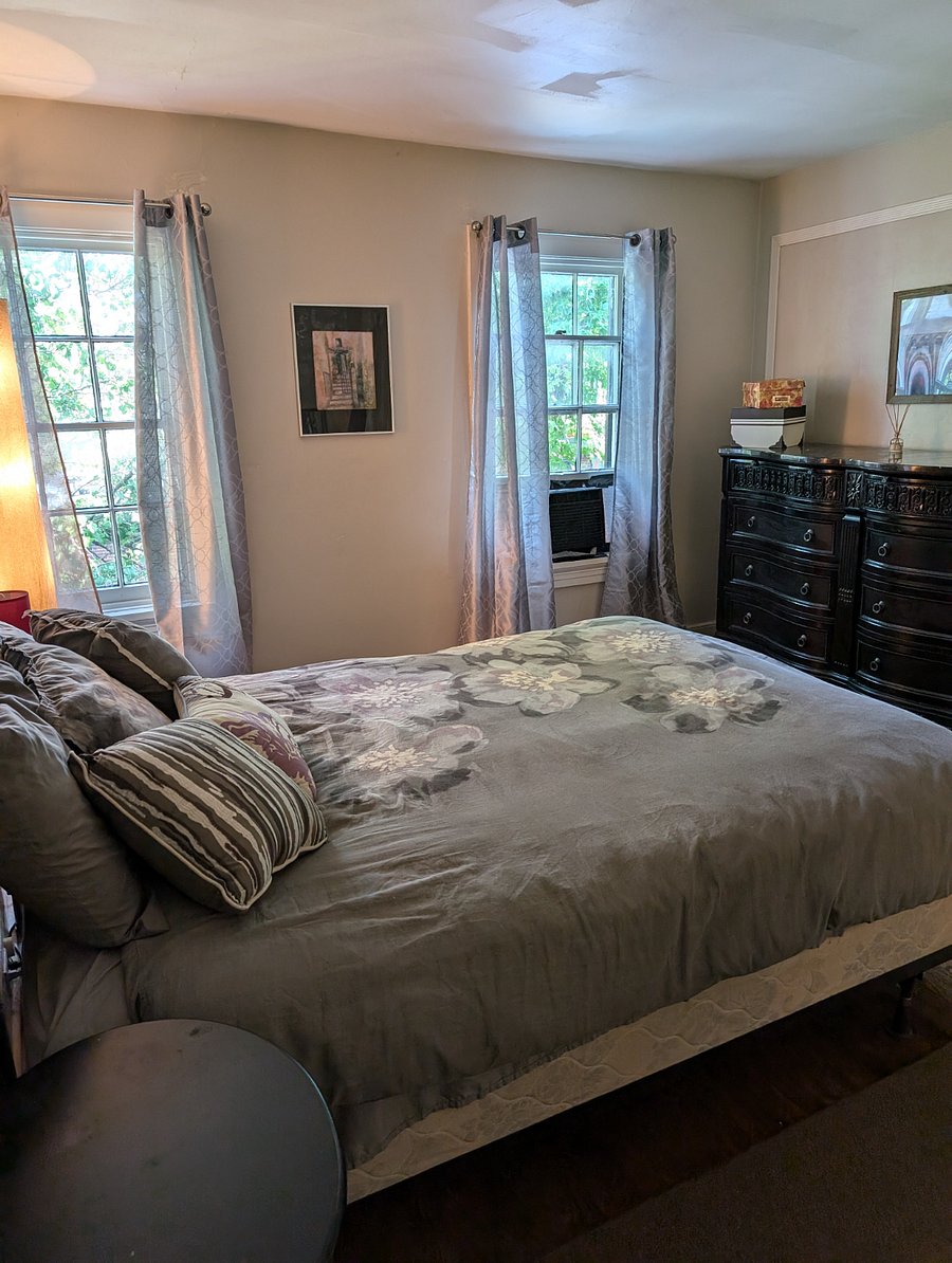 2 windows and AC