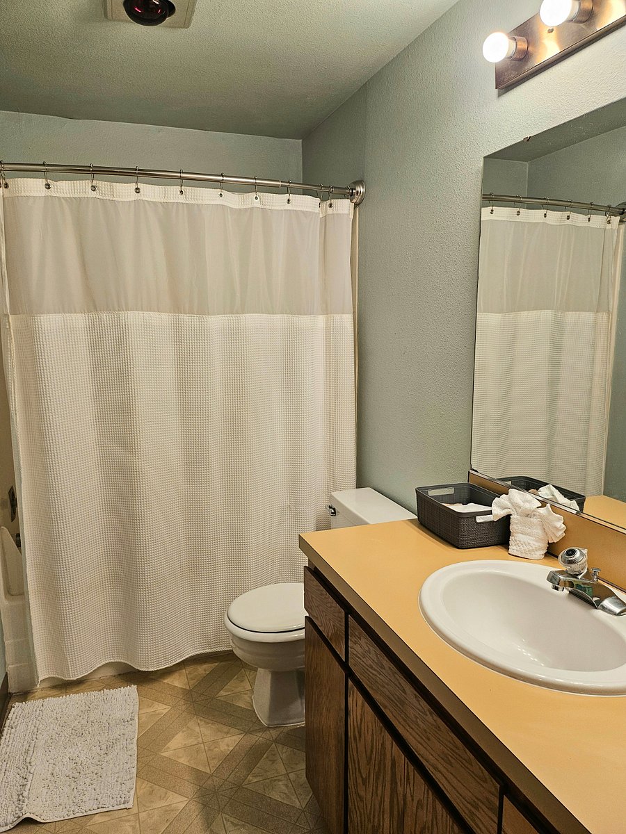 Downstairs full bath.