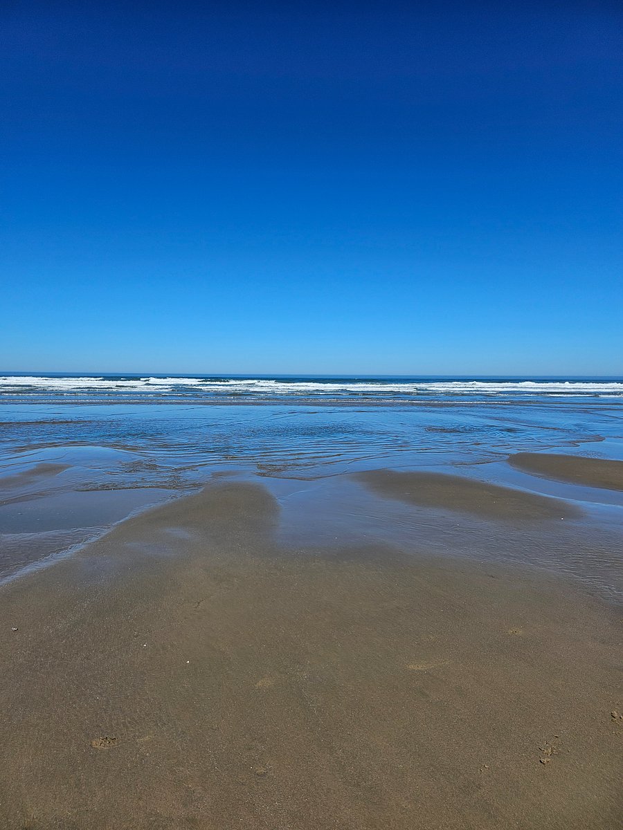 Beach access is 5 minute walk door to sand!