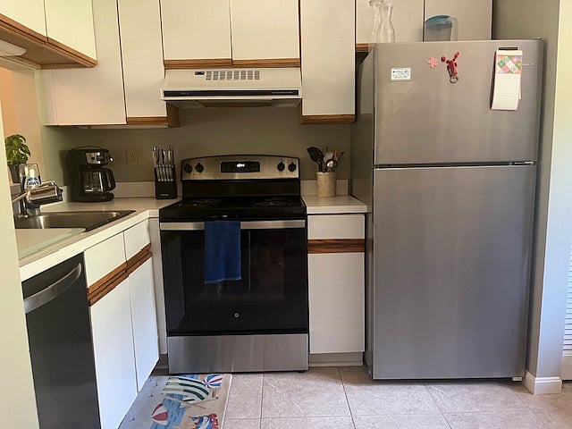 Kitchen - new stove, refrigerator and dishwasher.